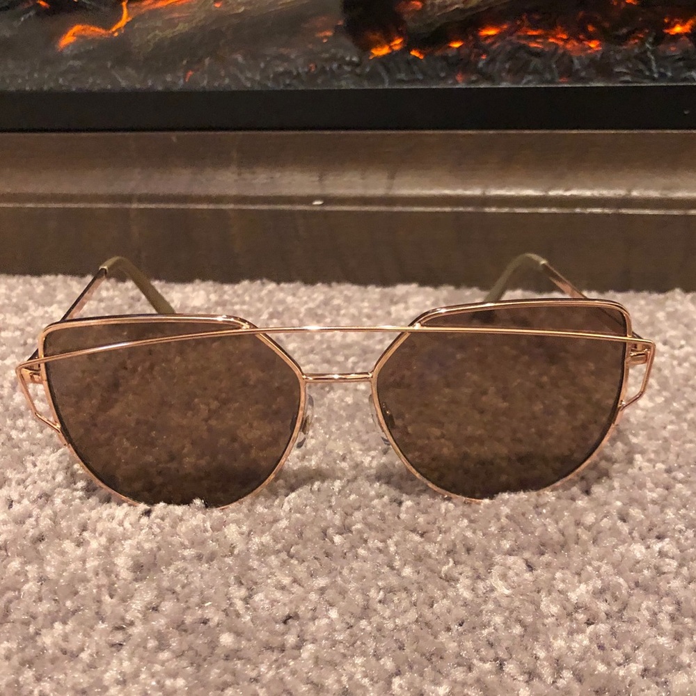 Cat eye sunglasses